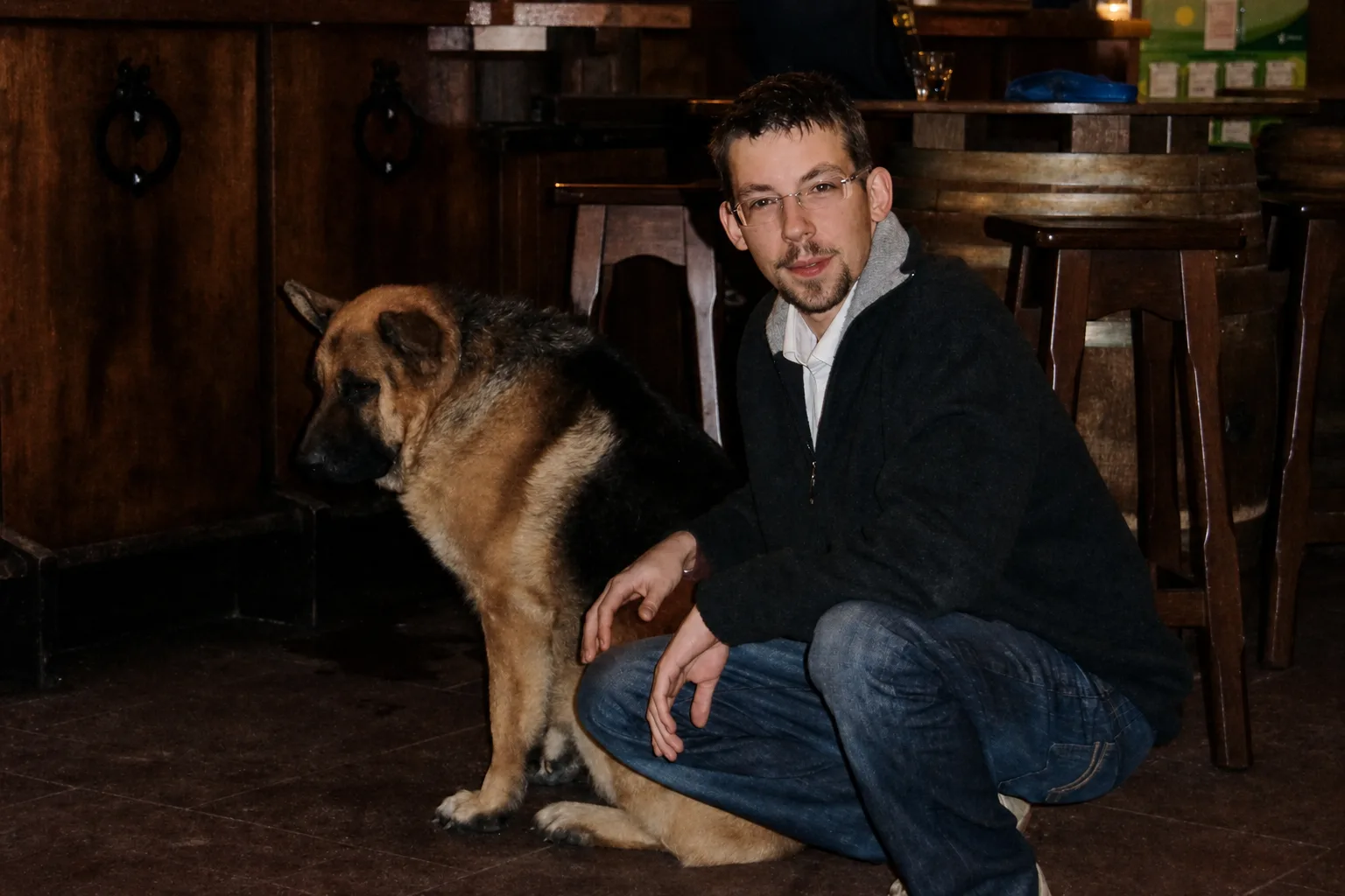 Umberto Giacobbi con un pastore tedesco nel 2010